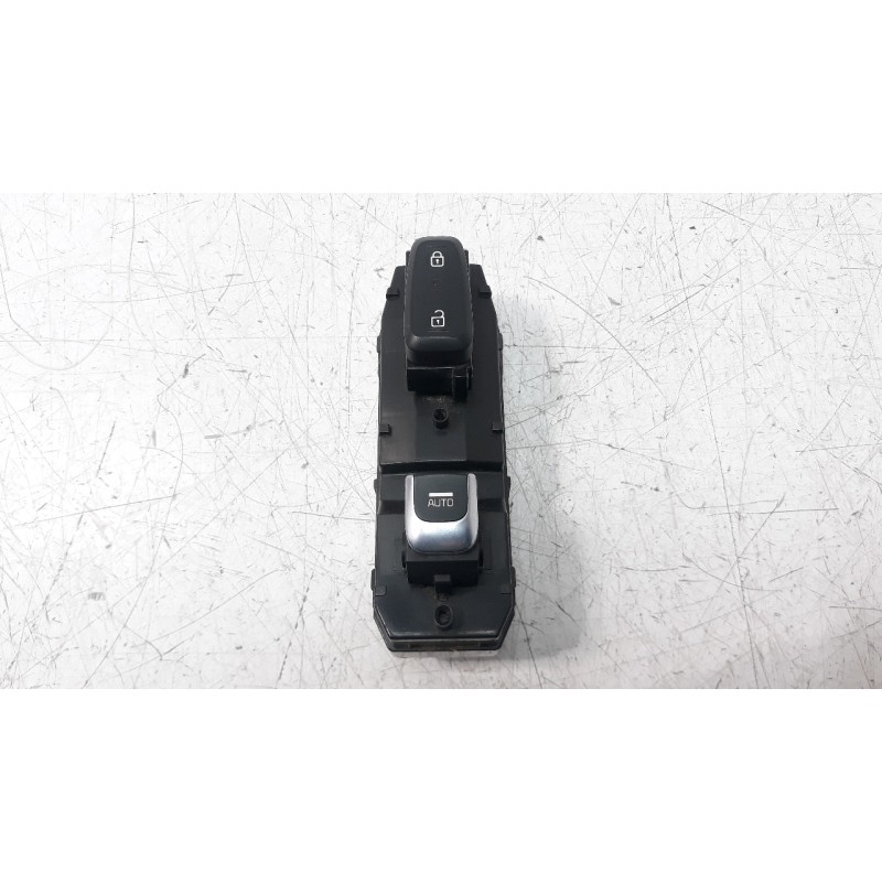 Recambio de mando elevalunas delantero derecho para kia sportage 1.6 cat referencia OEM IAM 93575F1050  