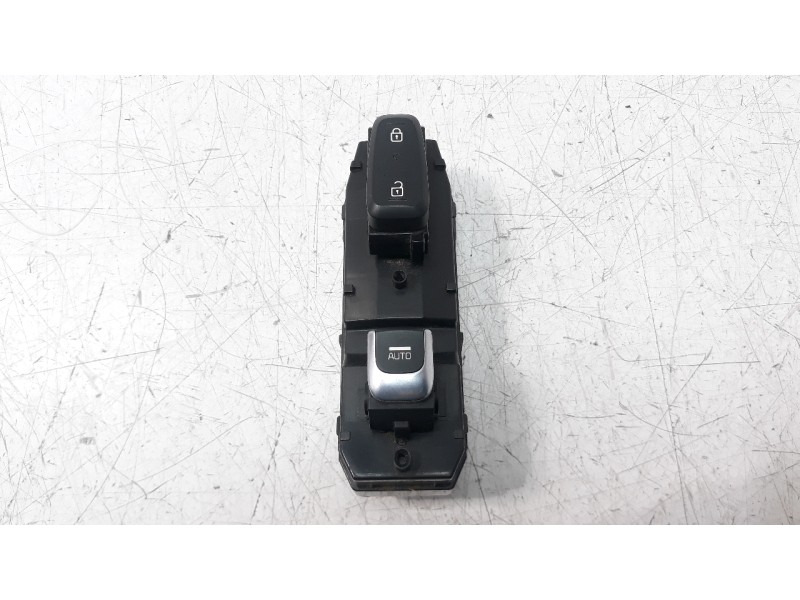 Recambio de mando elevalunas delantero derecho para kia sportage 1.6 cat referencia OEM IAM 93575F1050  