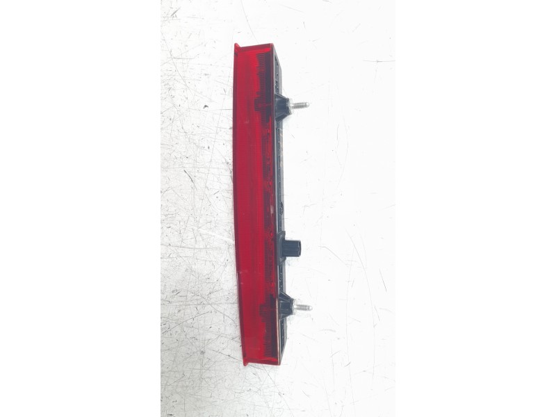 Recambio de piloto trasero central para toyota corolla (e21) hybrid style referencia OEM IAM 8157012450  