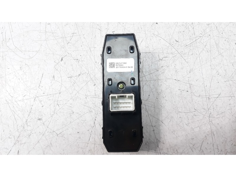 Recambio de mando elevalunas delantero derecho para kia sportage 1.6 cat referencia OEM IAM 93575F1050  