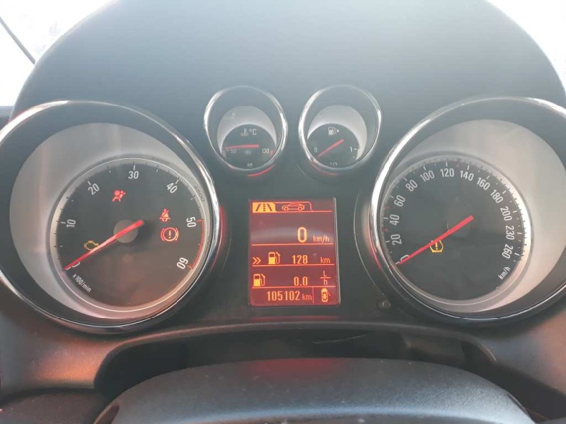 opel astra j lim. del año 2015