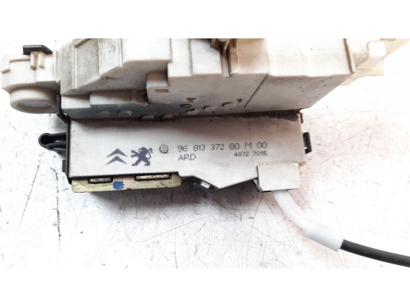 Recambio de cerradura puerta trasera derecha para peugeot 407 st confort referencia OEM IAM 9681337280  