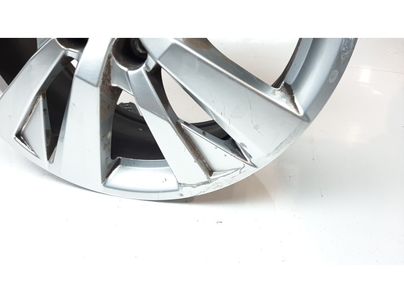 Recambio de llanta para peugeot 3008 1.5 blue-hdi fap referencia OEM IAM 9809687177 17PULGADAS 