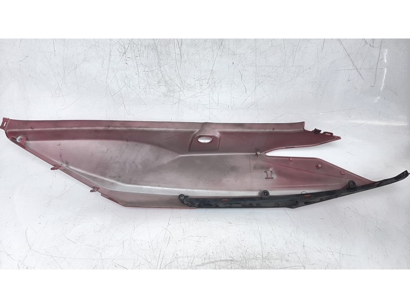 Recambio de moldura para kymco g-dink 125 referencia OEM IAM 83500ACD5E000  
