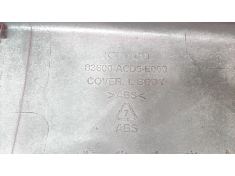 Recambio de moldura para kymco g-dink 125 referencia OEM IAM 83600ACD5E000  