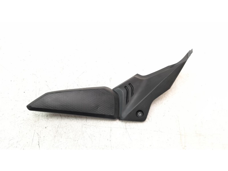 Recambio de moldura para honda cb 650r referencia OEM IAM 83600MKYD50  