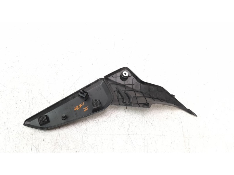 Recambio de moldura para honda cb 650r referencia OEM IAM 83600MKYD50  