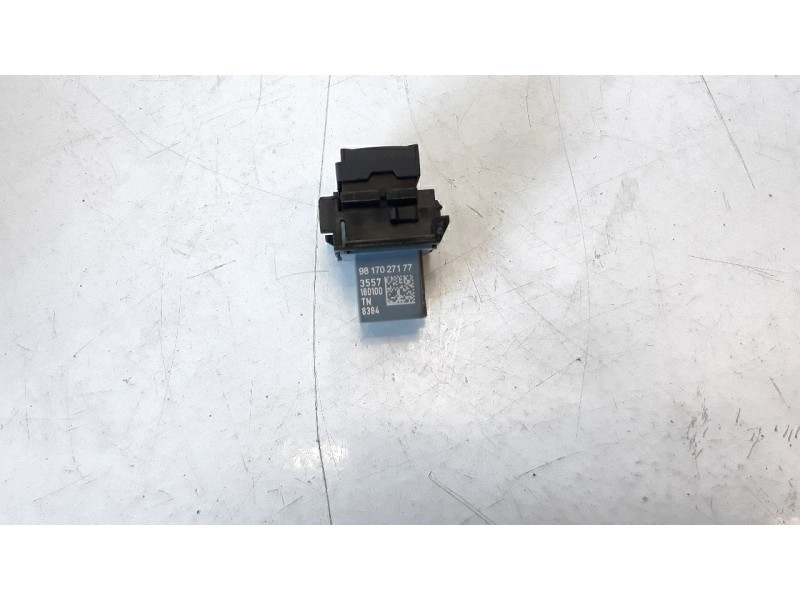 Recambio de interruptor para citroen berlingo furgón driver m referencia OEM IAM 9817027177  