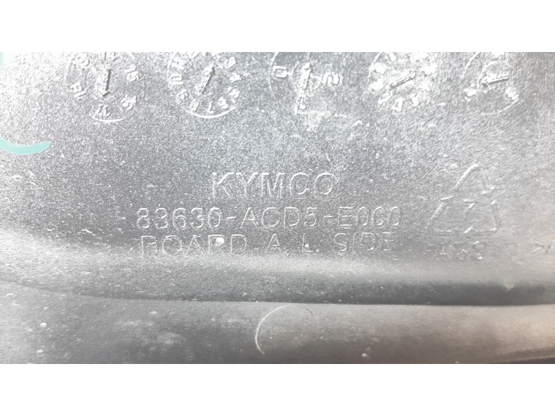 Recambio de moldura para kymco g-dink 125 referencia OEM IAM 839630ACD5E000  