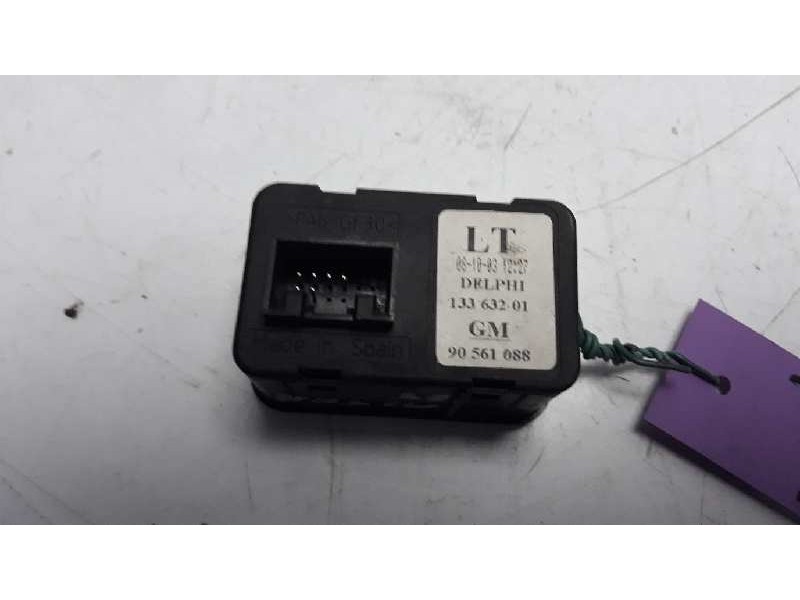 Recambio de mando elevalunas delantero izquierdo para opel corsa c referencia OEM IAM 90561088  