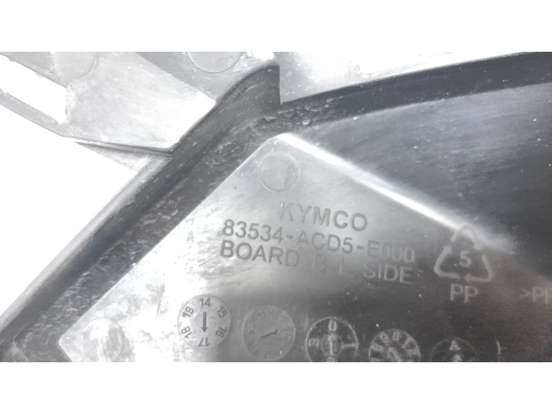 Recambio de moldura para kymco g-dink 125 referencia OEM IAM 83534ACD5E000  