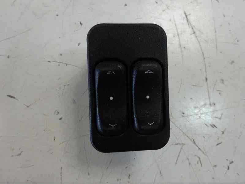 Recambio de mando elevalunas delantero izquierdo para opel corsa c referencia OEM IAM 90561088  