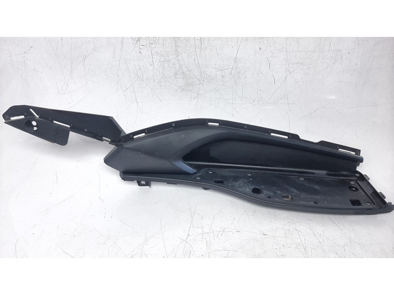 Recambio de moldura para kymco g-dink 125 referencia OEM IAM 83532ACD5E000  
