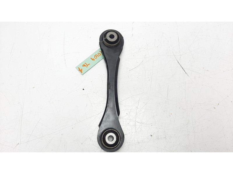 Recambio de brazo suspension superior trasero derecho para bmw serie 1 lim. (f20) 116d referencia OEM IAM 6792517  