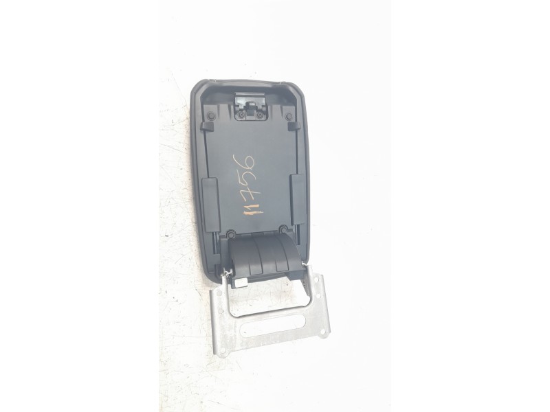 Recambio de apoyabrazos central para toyota corolla (e21) hybrid style referencia OEM IAM 5890502F60C0  