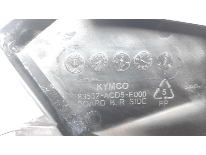 Recambio de moldura para kymco g-dink 125 referencia OEM IAM 83532ACD5E000  