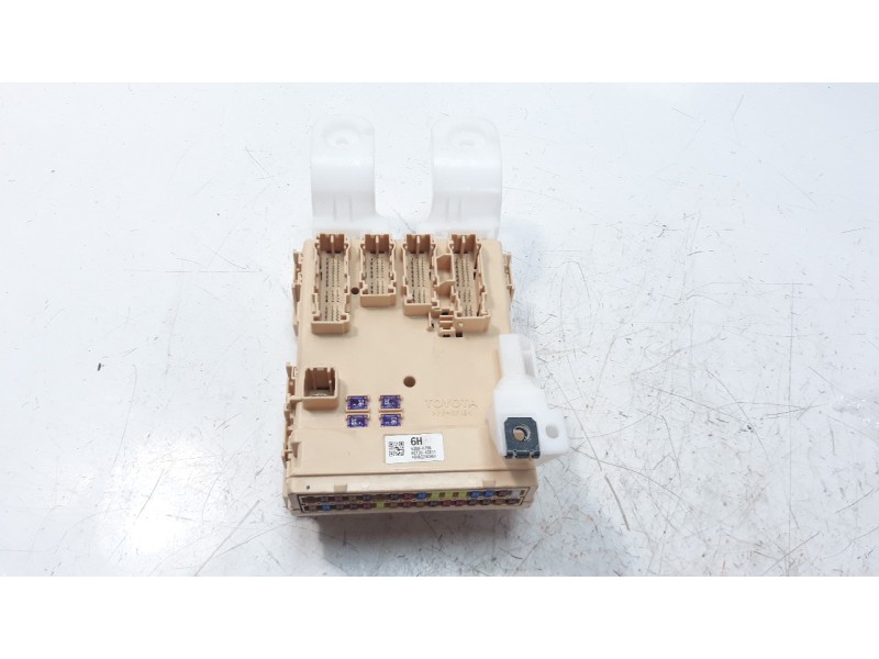 Recambio de caja reles / fusibles para toyota rav 4 referencia OEM IAM 8273042811 63586798 