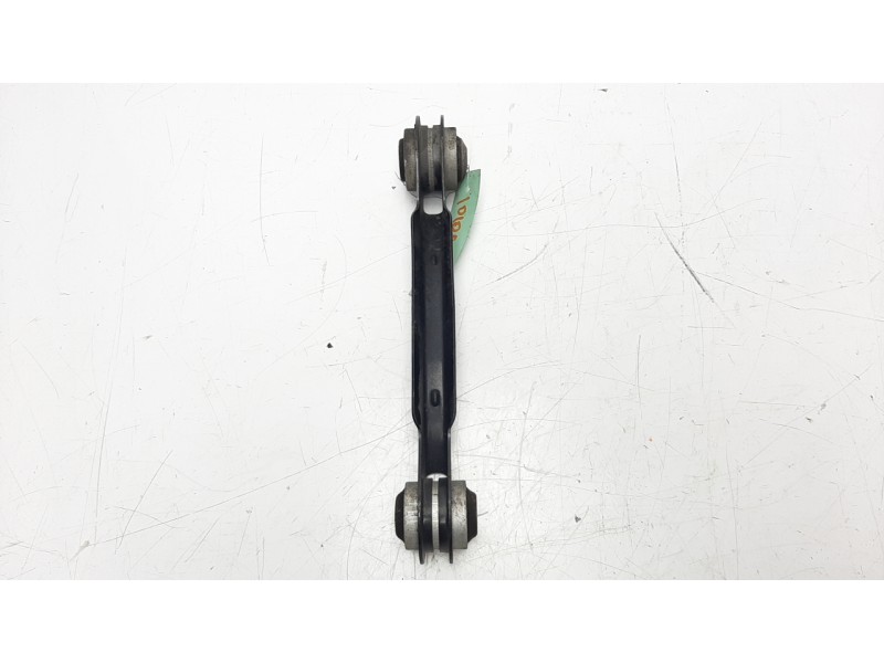 Recambio de brazo suspension superior trasero derecho para bmw serie 1 lim. (f20) 116d referencia OEM IAM 6792517  