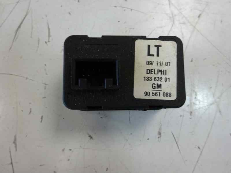 Recambio de mando elevalunas delantero izquierdo para opel corsa c referencia OEM IAM 90561088  