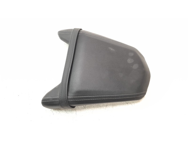 Recambio de asiento trasero para honda cb 650r referencia OEM IAM 77300MKND51ZB  