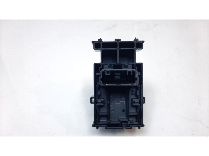 Recambio de mando elevalunas trasero derecho para toyota rav4 hybrid 4x2 advance referencia OEM IAM 193335  