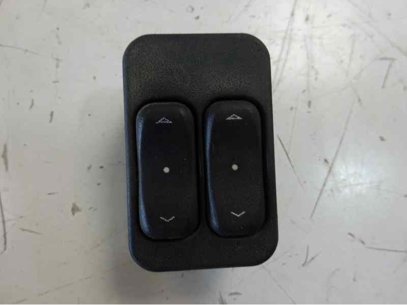 Recambio de mando elevalunas delantero izquierdo para opel corsa c referencia OEM IAM 90561088  