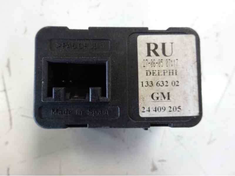 Recambio de mando elevalunas delantero izquierdo para opel corsa c referencia OEM IAM 90561088  