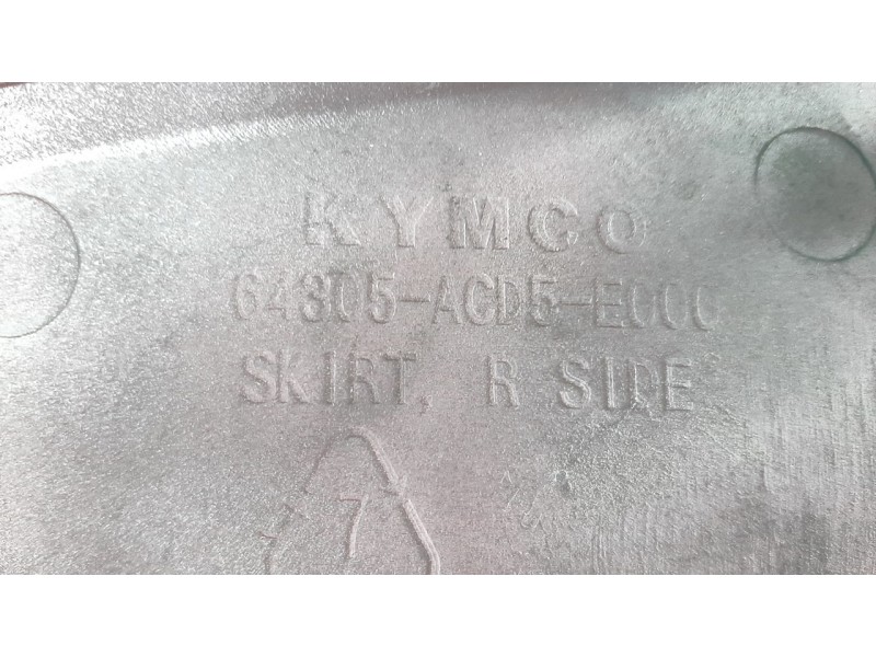 Recambio de moldura para kymco g-dink 125 referencia OEM IAM 64305ACD5E000  