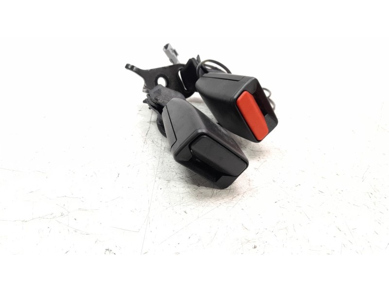Recambio de enganche cinturon trasero izquierdo para dacia duster ii prestige referencia OEM IAM 538253800B  