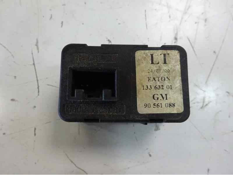 Recambio de mando elevalunas delantero izquierdo para opel corsa c referencia OEM IAM 90561088  