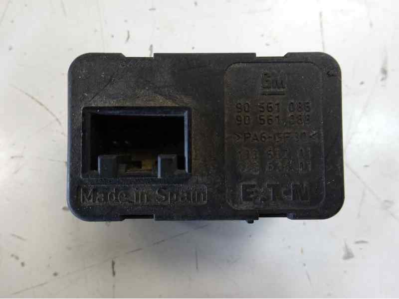 Recambio de mando elevalunas delantero izquierdo para opel corsa c referencia OEM IAM 90561088  