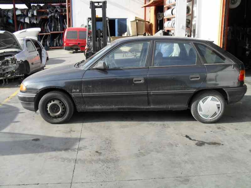 opel astra f berlina del año 1992