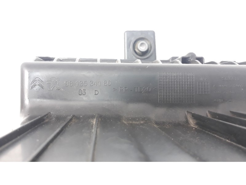 Recambio de filtro aire para opel corsa f 1.2 referencia OEM IAM 9813534180  