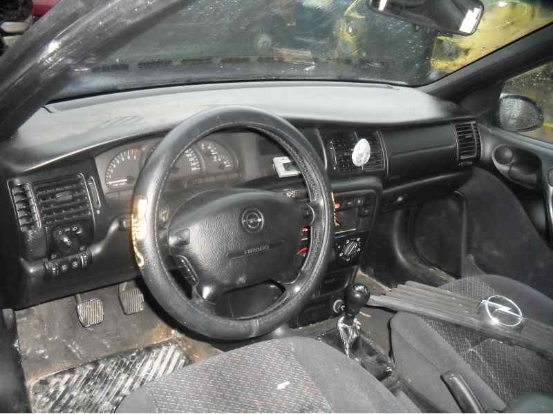 opel vectra b berlina del año 1995