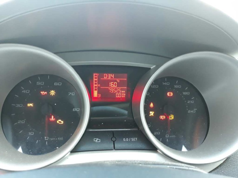 seat ibiza (6j5) del año 2010