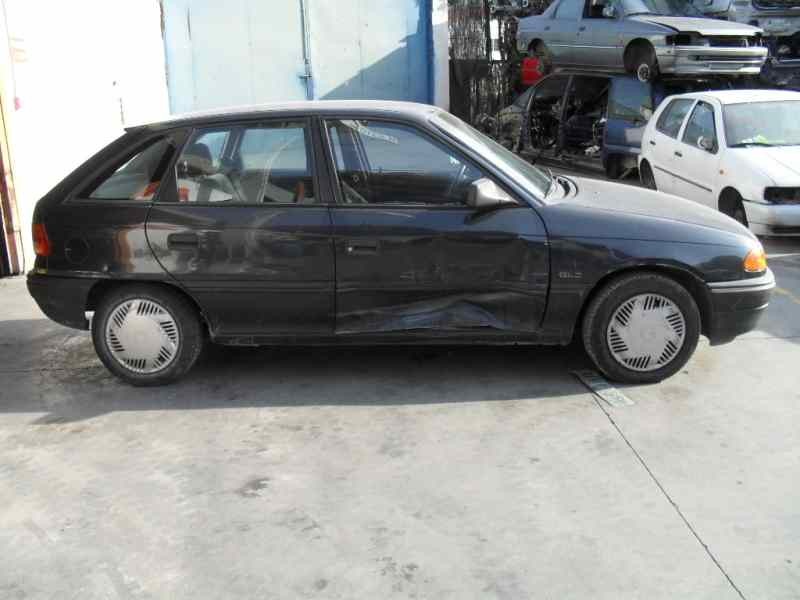opel astra f berlina del año 1992