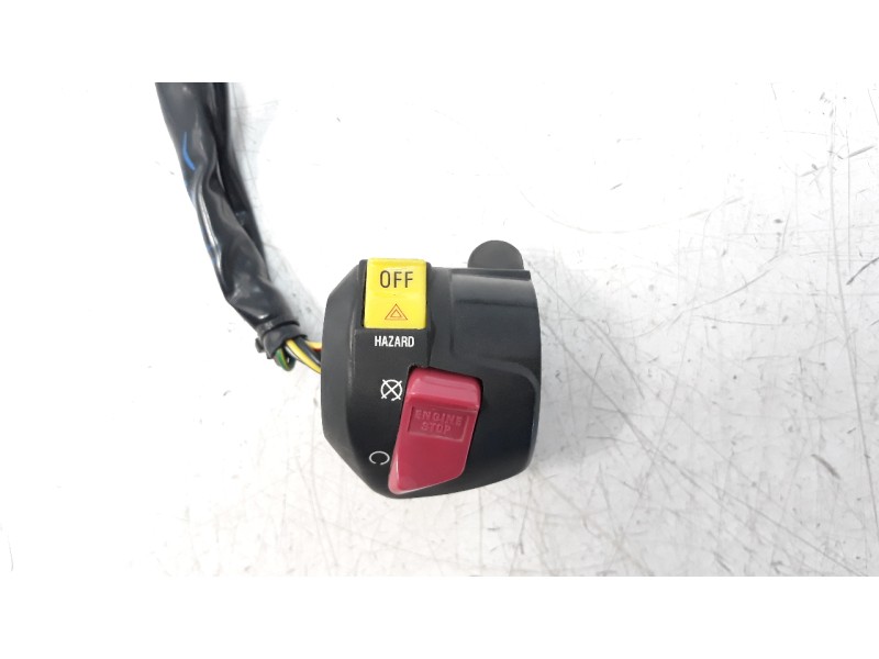 Recambio de piña luces derecha para kymco g-dink 125 referencia OEM IAM 3515AKKC3900  