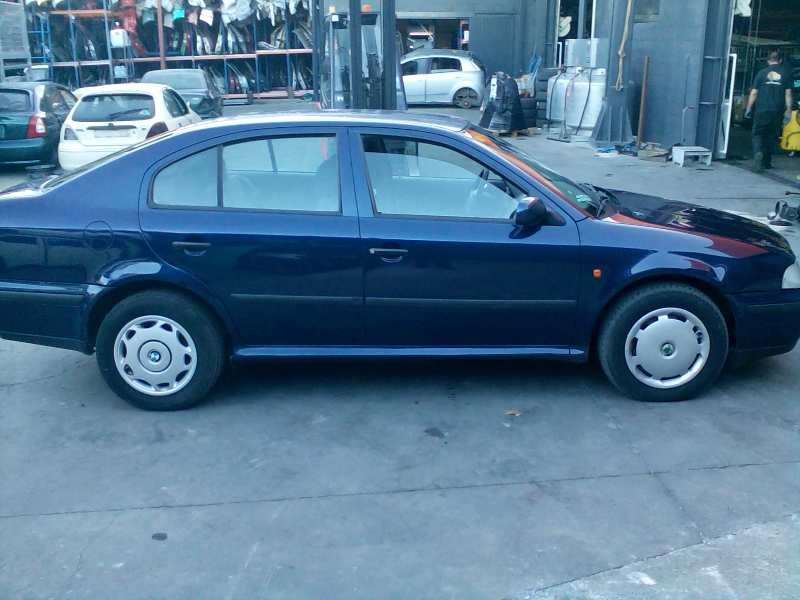 skoda octavia berlina (1u2) del año 2000