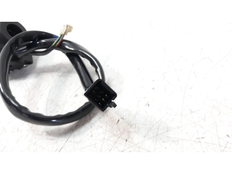 Recambio de piña luces izquierda para kymco g-dink 125 referencia OEM IAM 3520ALKF5E01  