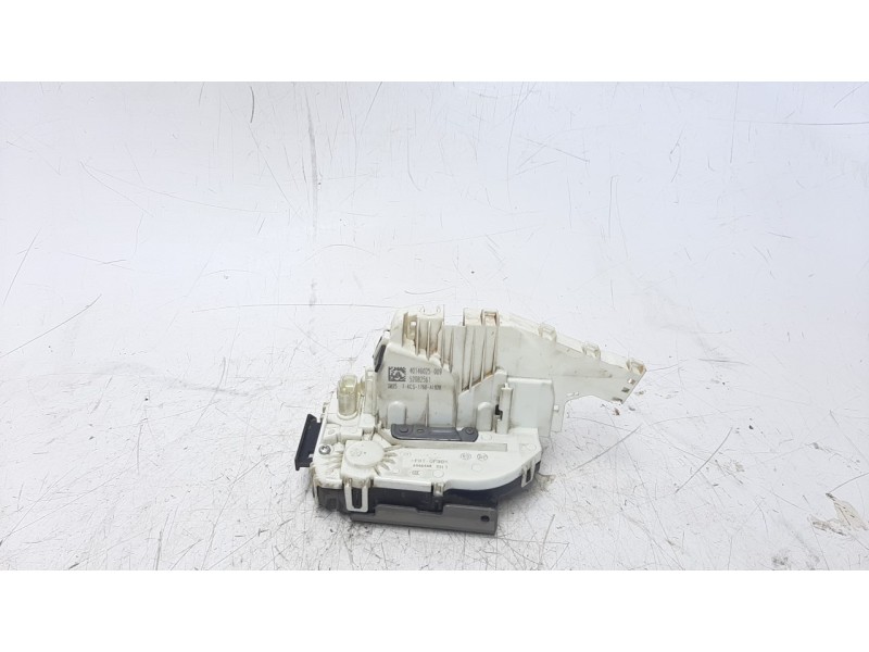 Recambio de cerradura puerta trasera derecha para jeep renegade 1.6 m-jet cat referencia OEM IAM 52082561  