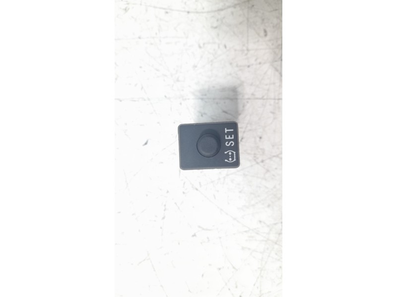 Recambio de interruptor para toyota rav4 referencia OEM IAM 15A257  