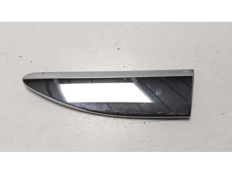 Recambio de molduras traseras para citroen ds3 graphic art referencia OEM IAM 9800069477  