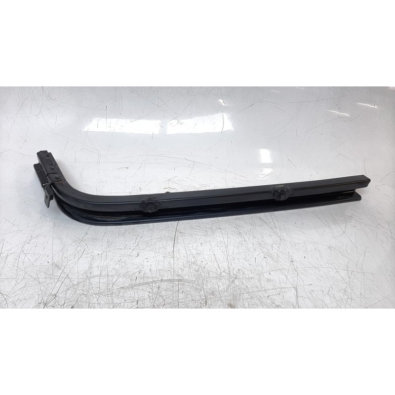 Recambio de soporte / guia puerta corredera para ford transit courier 1.5 tdci cat referencia OEM IAM ET76A25005AG  