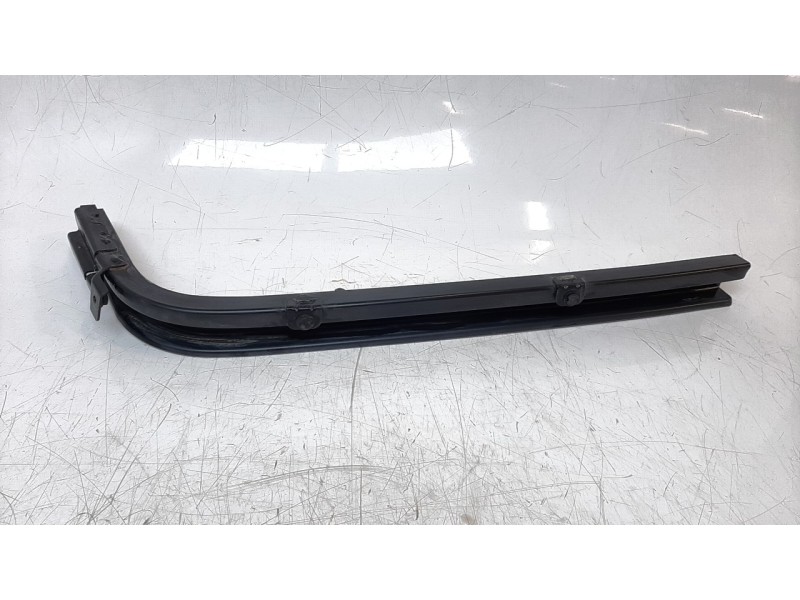 Recambio de soporte / guia puerta corredera para ford transit courier 1.5 tdci cat referencia OEM IAM ET76A25005AG  