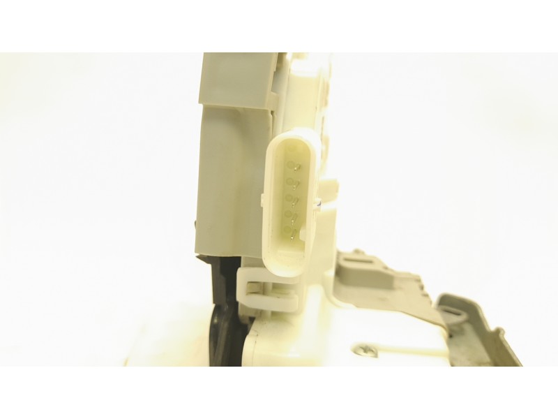 Recambio de cerradura puerta trasera izquierda para audi a4 berlina (8wc) 35 tdi s line referencia OEM IAM 8X0839015E  