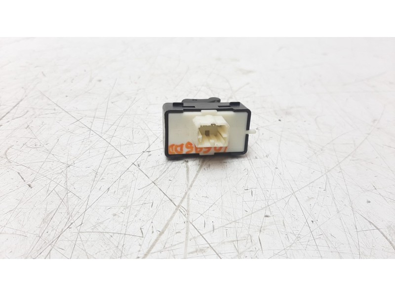 Recambio de mando elevalunas delantero derecho para jeep renegade 1.6 m-jet cat referencia OEM IAM 30170843  