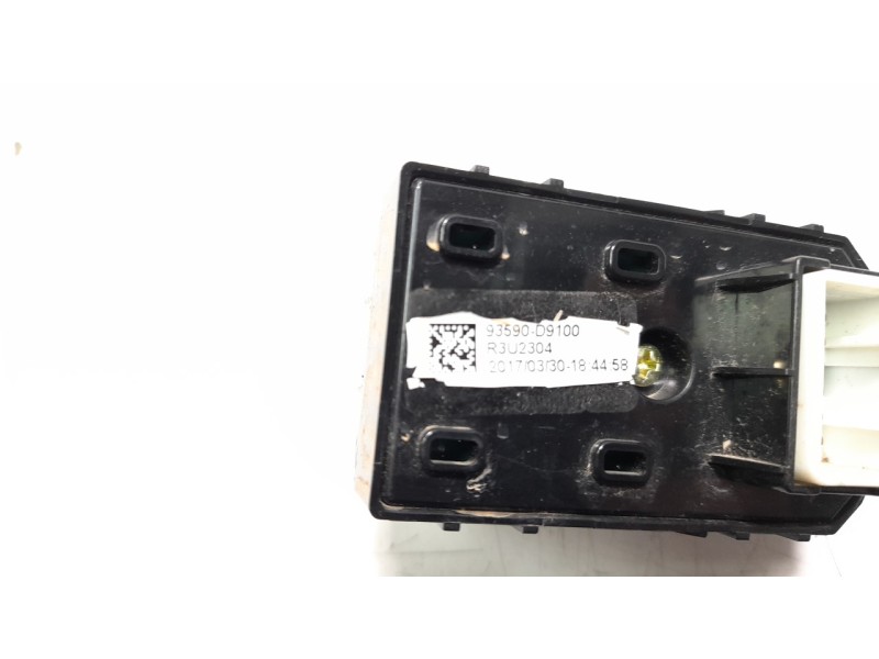 Recambio de mando elevalunas trasero derecho para kia sportage 1.6 cat referencia OEM IAM 93590D9100  