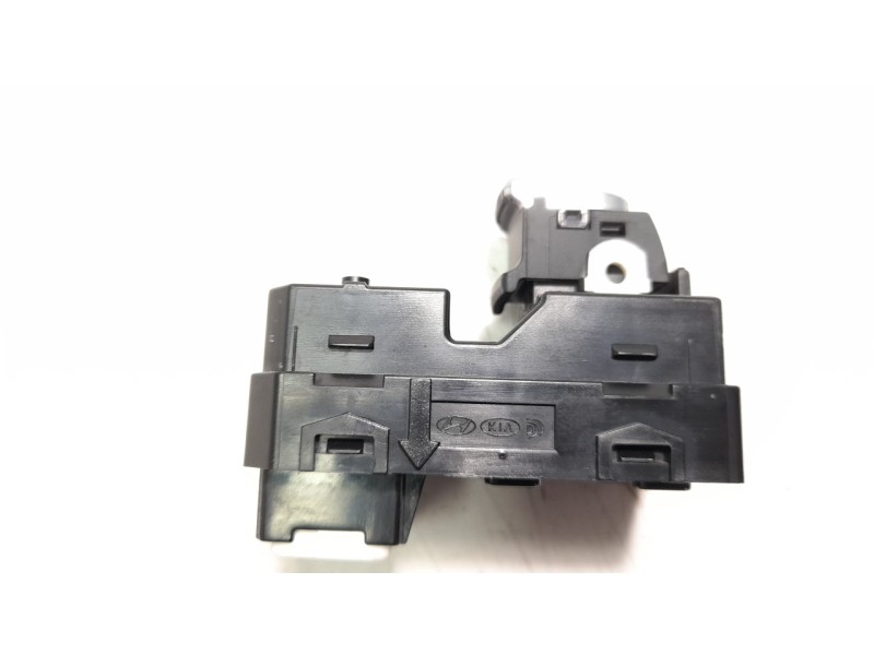Recambio de mando elevalunas trasero derecho para kia sportage 1.6 cat referencia OEM IAM 93590D9100  