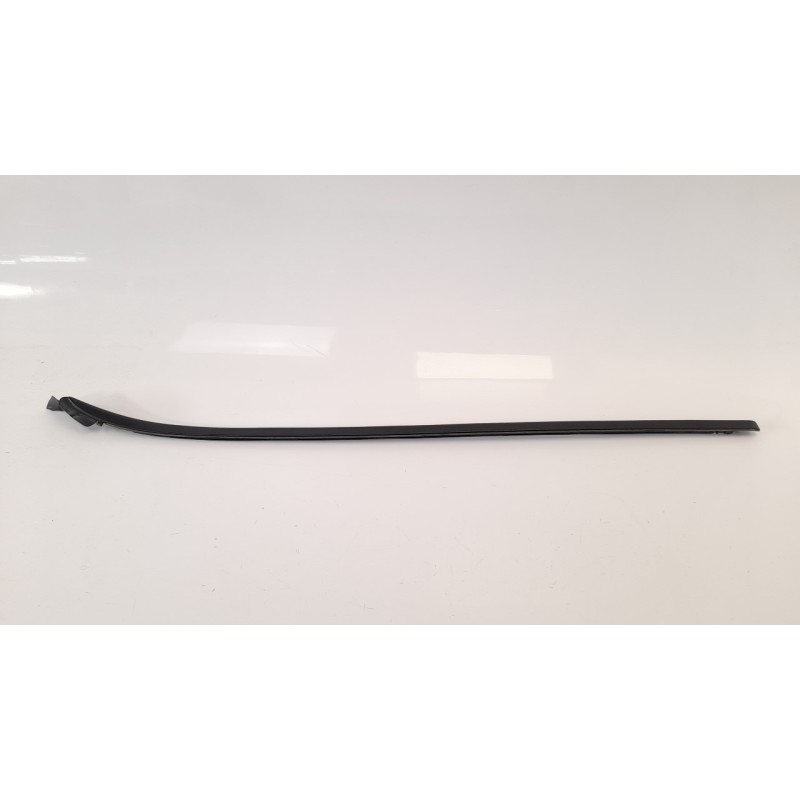 Recambio de moldura para opel astra k sports tourer 1.6 cdti dpf referencia OEM IAM 39041883  