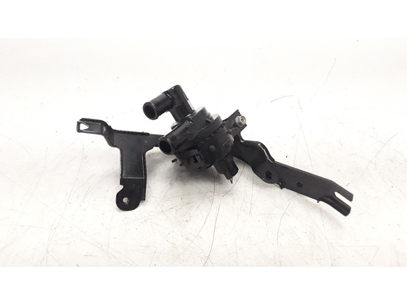 Recambio de bomba agua para toyota rav 4 referencia OEM IAM 0641001301  